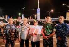 Gubernur Banten, Andra Soni bersama Kapolda Banten Irjen Pol Henki dan Danrem Banten Brigjen TNI Daru Cahyadi di Pelabuhan Merak. Foto Biro Adpim Banten