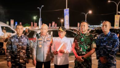 Gubernur Banten, Andra Soni bersama Kapolda Banten Irjen Pol Henki dan Danrem Banten Brigjen TNI Daru Cahyadi di Pelabuhan Merak. Foto Biro Adpim Banten