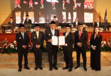 Gubernur Banten, Andra Soni di Rapat Paripurna DPRD Tangsel. Foto: Biro Adpim Banten
