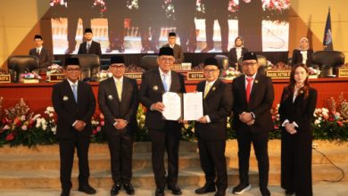 Gubernur Banten, Andra Soni di Rapat Paripurna DPRD Tangsel. Foto: Biro Adpim Banten