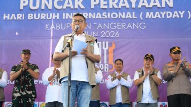 Gubernur Banten, Andra Soni dalam peringatan Hari Buruh di Tangerang. Foto Biro Adpim Banten