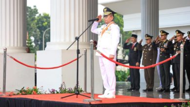 Gubernur Banten, Andra Soni sebagai Inspektur Upacara. Foto Biro Adpim Banten