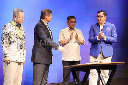 Gubernur Banten, Adnra Soni bersama Hashim Djodjohadikusumo, utusan khusus presiden. foto Biro Adpim Banten