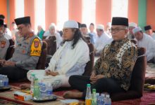 Gubernur Banten, Andra Soni di haul Abuya Bustomi. Foto: Biro Adpim Banten