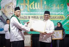Gubernur Banten, Andra Soni menghadiri haul Raden Aria Wangsakara, pahlawan nasional di Tangerang. Foto Biro Adpim Banten