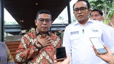 Gubernur Banten, Andra Soni dan Dirut PT ASDP Indonesia Ferry, Heru Widodo. Foto: Biro Adpim Banten