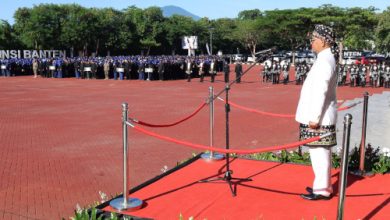 Gubernur Banten, Andra Soni Jadi Pemimpin Upacara HUT Provinsi Banten ke-25. Foto: Biro Adpim Banten