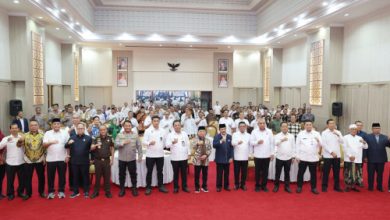 Gubernur Banten, Andra Soni dalam acara Kesbangpol Linmas. Foto Biro Adpim Banten