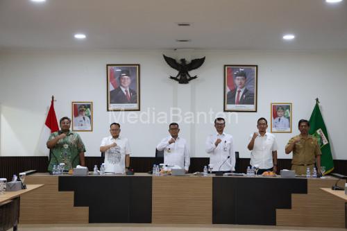 Gubernur Banten, Andra Soni rapat koordinasi dengan pengelola tol. Foto Biro Adpim Banten