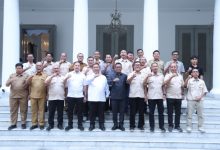 Gubernur Banten, Andra Soni bersama Panitai Jambore Nasional Pemuda Ketahanan Pangan. Foto Biro Adpim Banten