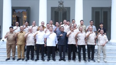 Gubernur Banten, Andra Soni bersama Panitai Jambore Nasional Pemuda Ketahanan Pangan. Foto Biro Adpim Banten