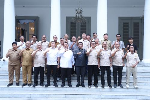 Gubernur Banten, Andra Soni bersama Panitai Jambore Nasional Pemuda Ketahanan Pangan. Foto Biro Adpim Banten
