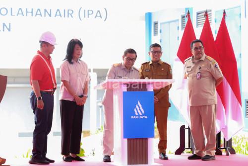 Gubernur Banten, Andra Soni dan Gubernur Jakarta, Pramono Anung hadiri MoU jual beli air curah. Foto: Antara