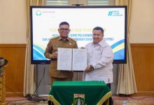 Gubernur Banten, Andra Soni menerima rekomenasi Ombudsman RI Perwakilan Banten. Foto Biro Adpim Banten