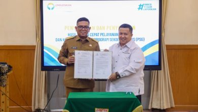 Gubernur Banten, Andra Soni menerima rekomenasi Ombudsman RI Perwakilan Banten. Foto Biro Adpim Banten