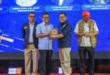 Gubernur Banten, Andra Soni kukuhkan pengurus Karang Taruna Banten. Foto Biro Adpim Banten
