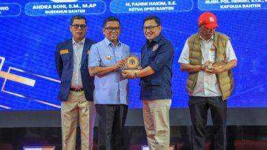 Gubernur Banten, Andra Soni kukuhkan pengurus Karang Taruna Banten. Foto Biro Adpim Banten