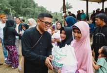 Gubernur Banten, Andra Soni resmikan infrastruktur jalan dan memberikan bantuan di Kasepuhan Cipinang. Foto: Biro Adpim Banten