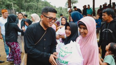 Gubernur Banten, Andra Soni resmikan infrastruktur jalan dan memberikan bantuan di Kasepuhan Cipinang. Foto: Biro Adpim Banten