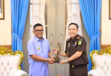 Gubernur Banten, Andra Soni menerima silaturahmi Kajati Banten, Hery Hermanus Horo. Foto Biro Adpim Banten