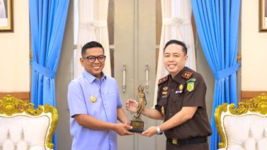 Gubernur Banten, Andra Soni menerima silaturahmi Kajati Banten, Hery Hermanus Horo. Foto Biro Adpim Banten