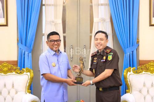 Gubernur Banten, Andra Soni menerima silaturahmi Kajati Banten, Hery Hermanus Horo. Foto Biro Adpim Banten