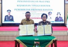 Gubernur Banten, Andra Soni dan Kepala Kejati Banten, Barnadeta Maria Elastiyani tandatangani PKS dukungan pidana sosial. Foto Antara