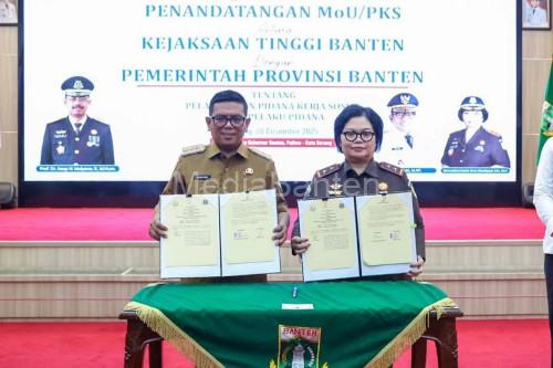 Gubernur Banten, Andra Soni dan Kepala Kejati Banten, Barnadeta Maria Elastiyani tandatangani PKS dukungan pidana sosial. Foto Antara