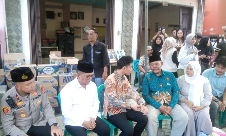 Gubernur Banten, Andra Soni menemani Wapres RI, Gibran Rangkabuming Raka di Keluarga Andika. Foto: Biro Adpim Pemprov Banten