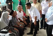 Andra Soni, Gubernur Banten meninjau ruang tunggu pasien. Foto: Antara