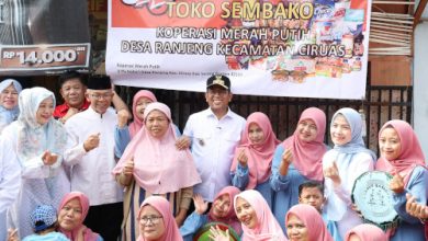 Gubernur Banten, Andra Soni di Kopdes Merah Putih Renjeng. Foto: Biro Adpim Banten