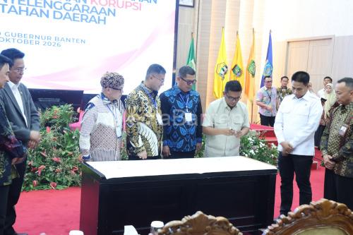 Gubernur Banten, Andra Soni bersama kepala daerah se-Banten dan Jabar teken komitmen cegah pidana korupsi. Foto Biro Adpim Banten