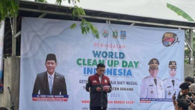 Gubernur Banten, Andra Soni dalam peringatan hari bersih-bersih sedunia. Foto: Antara