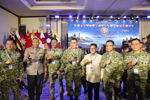 Gubernur Banten, Andra Soni menyambut delegasi 19 negara yang ikut dalam latihan militer internasional di Banten. foto Biro Adpim Banten