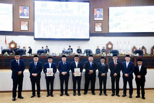 Penyampaian Opini WTP dari BPK dalam sidang paripurnda DPRD Banten. Foto Biro Adpim Banten