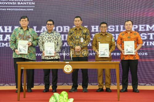 Gubernur Banten, Andra Soni menerima 2 LHP BPK Semester 2 tahun 2025. Foto Biro Adpim Banten
