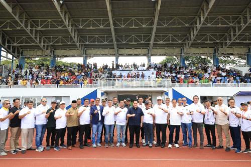Gubernur Banten, Andra Soni bersama Erick Thohir, Ketua Umum PSSI membuka Liga 4 Piala Guberur Banten. Foto Biro Adpim Banten