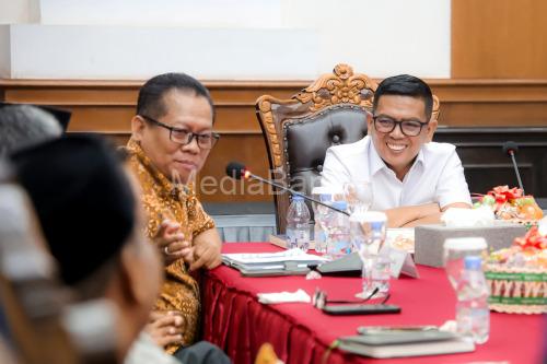Gubernur Banten, Andra Soni berdiskusi bersama LKS Tripartit. Foto: Biro Adpim Banten