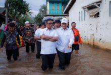 Gubernur Banten, Andra Soni tinjau lokasi banjir di Padarincang. Foto Biro Adpim Banten