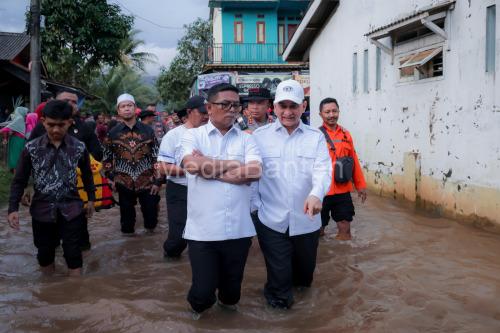 Gubernur Banten, Andra Soni tinjau lokasi banjir di Padarincang. Foto Biro Adpim Banten