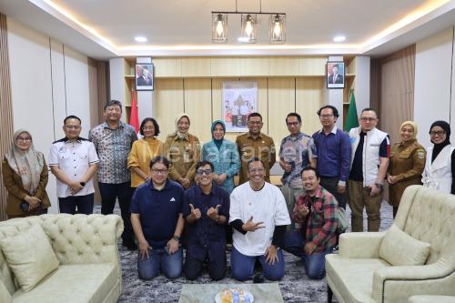Gubernur Banten, Andra Soni bersama Lumbung Dongeng Nusantara. Foto Biro Adpim Banten