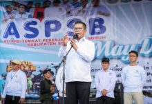 Gubernur Banten, Andra Soni dalam peringatan May Day di Kabupaten Serang. Foto Biro Adpim Banten