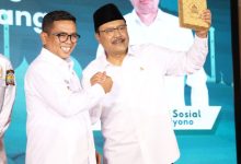 Gubernur Banten, Andra soni bersama Mensos, Saefullah Yusuf. Foto: Biro Adpim Pemprov Banten