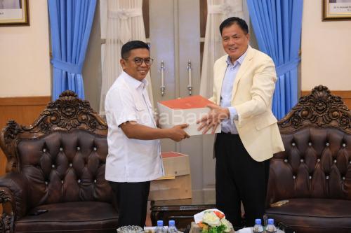 Gubernur Banten, Andra Soni dan Mr Bond dai Tiongkok. Foto Biro Adpim Banten