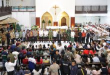 Gubernur Banten, Andra Soni tinjau langsung pelaksanaan ibadah malam natal. Foto Biro Adpim Banten