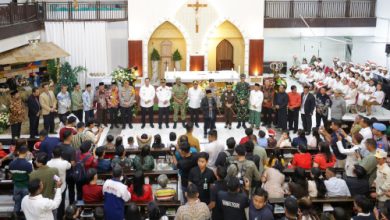 Gubernur Banten, Andra Soni tinjau langsung pelaksanaan ibadah malam natal. Foto Biro Adpim Banten