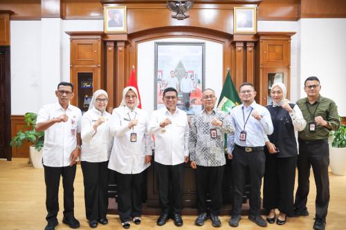 Gubernur Banten, Andra Soni bersama OJK Provinsi Banten. Foto Biro Adpim Banten