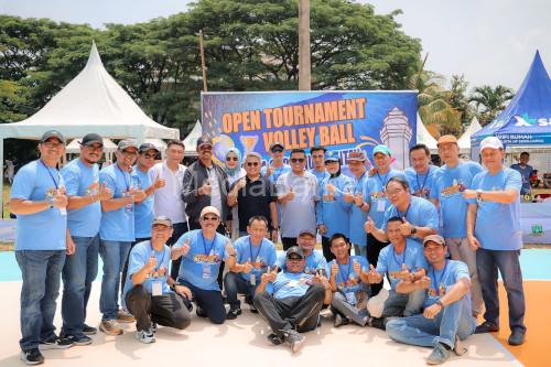 Andra Soni membuka Open Tournament VolleyBall Piala Gubernur Banten. Foto: Biro Adpim Banten