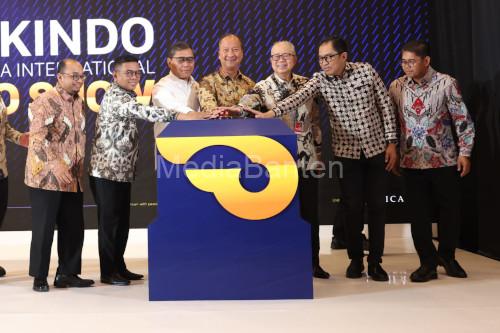 Gubernur Banten, Andra Soni menghadiri pameran GIIAS tahun 2025 di Tangerang. Foto: Biro Adpim Banten