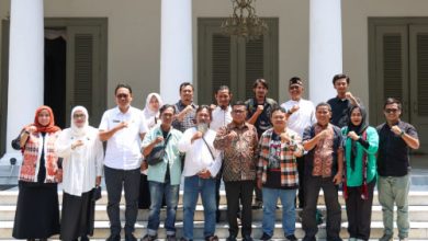 Gubernur Banten, Andra Soni menerima Panitia Festival Teater Banten. Foto: Biro Adpim Banten